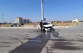 Karaman’da otomobiller çarpıştı: 2 yaralı