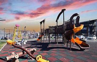 Karesi Belediyesi ilçeyi parklar ve yeşil alanlarla...