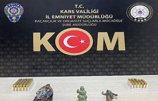 Kars’ta tarihi eser ve silah ele geçirildi