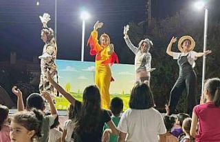 Karya ve Dostları oyunu 10 mahallede sahnelendi