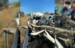 Kastamonu’da yoldan çıkan pikap bariyerlere çarparak...