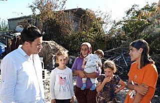 Kaymakam Dündar, çadırları yanan aileye destek...