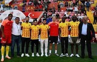 Kayserispor’un yeni transferleri taraftara tanıtıldı