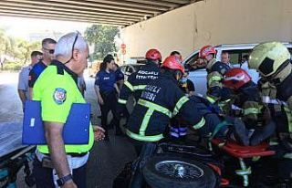 Kaza yapan elektrikli bisiklet yan yattı: Yaşlı...