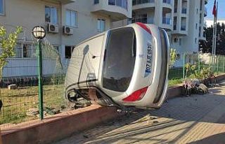 Kaza yapan sürücü aracını bırakıp kaçtı