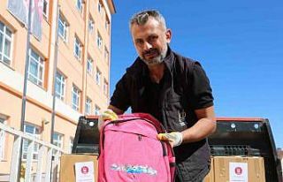 Keçiören’de öğrencilere kırtasiye seti hediye...