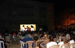 Kendi hayatını sahne alan filmi duygu dolu gözlerle...