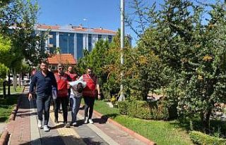 Kendilerini ’polis’ olarak tanıtıp 1 milyon...