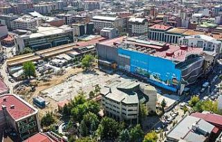 Kent meydanı açılışa hazırlanıyor