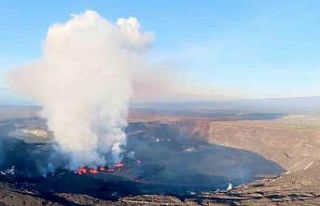 Kilauea Yanardağı kül ve duman püskürtmeye devam...