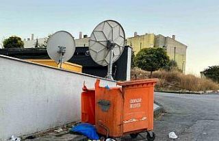 Kırık konteyner değiştirilmeyi bekliyor