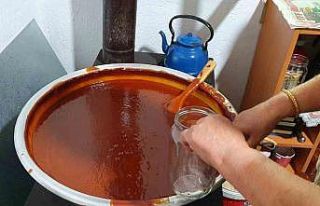 Kışlık lezzetler şimdiden hazır ediliyor