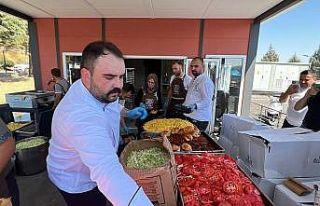 Konteyner kentte yaşayan vatandaşlara hamburger...