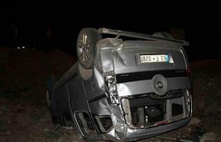 Kontrolden çıkan kamyonet köprüden uçtu: 2 yaralı