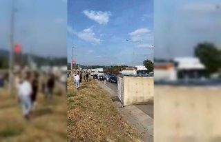 Kontrolden çıkan tır yan yattı