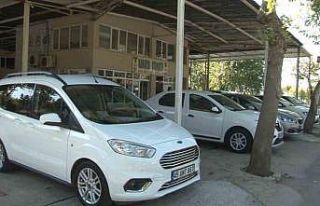 Kredi musluğu kısıldı, otomobil piyasası durgunlaştı