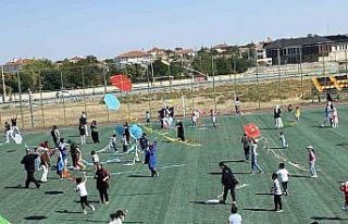 Kulu’da çocuklara uçurtma şenliği