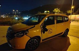 Kuşadası’nda taksinin çarptığı yaya yaralandı