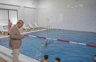 Kütahya Belediye Başkanı Alim Işık, özel çocuklarla...