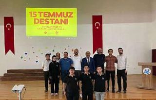 Lise öğrencileri 15 Temmuz’u şiirlerle anlattı