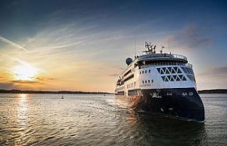 Lüks yolcu gemisi Grönland’de karaya oturdu