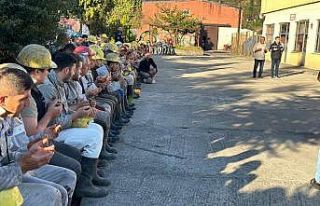 Madenciler, göçükte kaybettikleri maden şehidi...