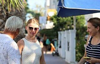 Mahallesinde 36 milletten insan yaşıyor, tercümansız...