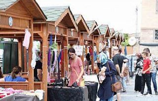 Maharetli Eller Pazarı Misafirlerini Ağırlamaya...