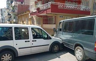 Mahkum taşıyan polis aracı kaza yaptı