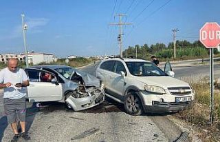 Manavgat’ta iki otomobil çarpıştı: 1 yaralı