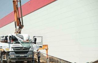 Manisa OSB’de iş makinesi beton dökme makinesinin...