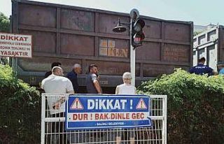 Manisa’da yük trenin çarptığı genç hayatını...