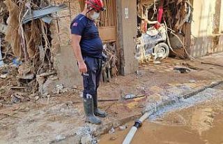 Manisalı itfaiyeciler Libya’da çalışmalara destek...