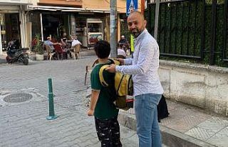 Manisalı Romanlardan 100 öğrenciye kırtasiye malzemesi...