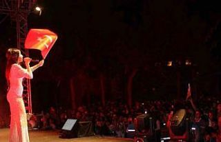 Manyaslılar Burcu Güneş ile coştular