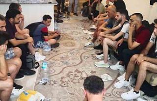 Marmaris’te bir evden 25 düzensiz göçmen çıktı