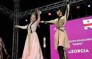 Marmaris’te Halk Dansları Festivali rüzgarı esti