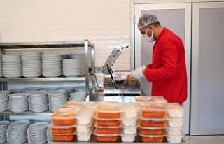 Merkezefendi’de iki öğün yemek, ihtiyaç sahiplerinin...