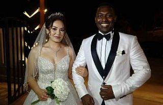 Mersin’e Tanzanyalı damat