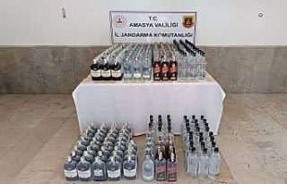 Merzifon’da bir araçta 298 litre sahte içki ele...