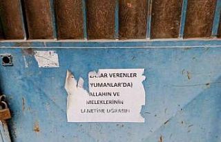 Metruk evin kapısına beddualı uyarı asıldı