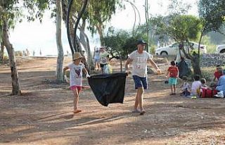 Mezitli’de sahil temizliği yapıldı
