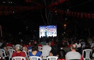 Mezitlililer şampiyonluk maçını dev ekrandan izledi