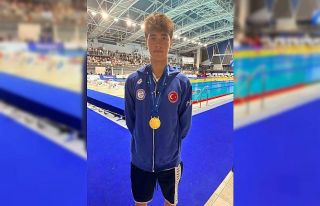 Milli yüzücü Kuzey Tunçelli’den bir altın madalya...