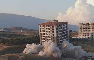 Milyonlar verip almışlardı, kağıt gibi yerle...