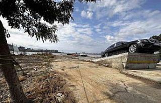 Milyonluk araçları göle sürüklenmesin diye halatla...