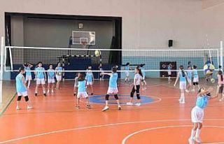 Minik voleybolcular son kez sahaya çıktı