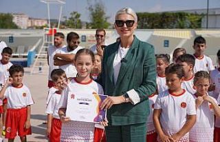 Miniklere spora katılım belgeleri takdim edildi