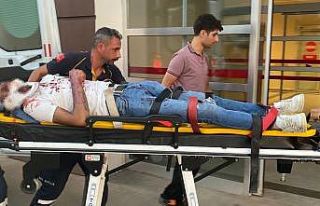 Motosiklet devrildi: 2 yaralı