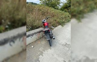 Motosiklet otomobile çarptı: 1 yaralı